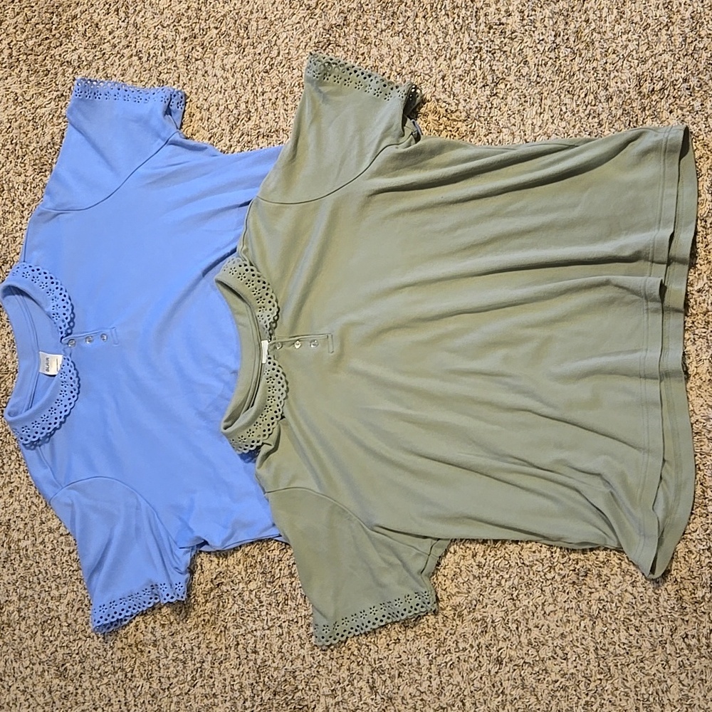 *Set of 2* Blair short sleeve tees cutout flower design button front size 3XL